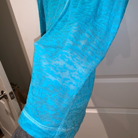 Teal Blue 3/4 Sleeve Top - Picture 6 of 7